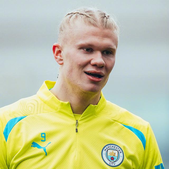 意甲半场：杜维卡斯建功，科莫暂1-0萨索洛（半场战报：杜维卡斯破门，科莫暂以1-0领先萨索洛）