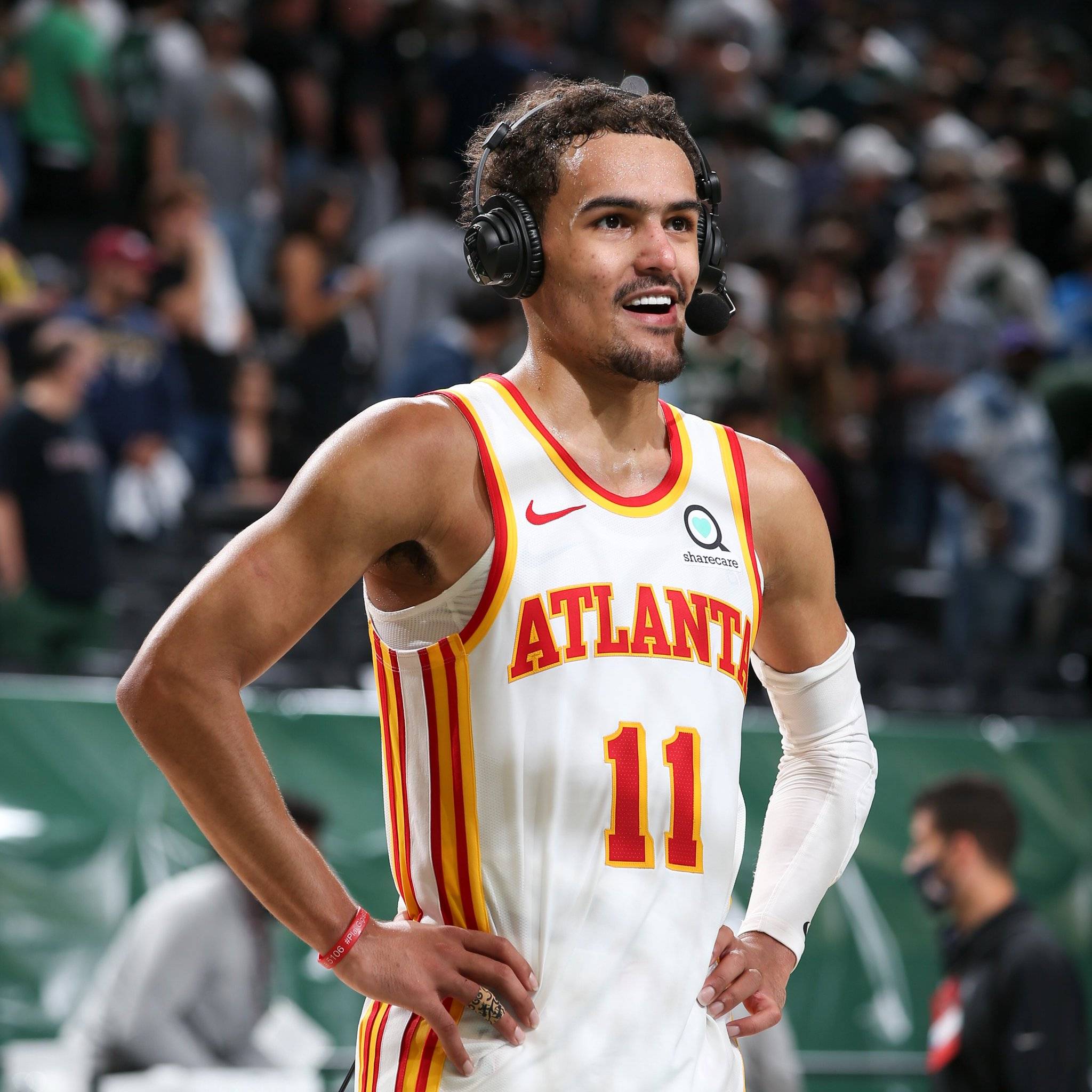 别样冬至大战！广东球员大巴昨日坏了 队员坐球迷公交车前往球馆（冬至大战现意外：广东队大巴故障，球员改乘球迷公交赶赴球馆）