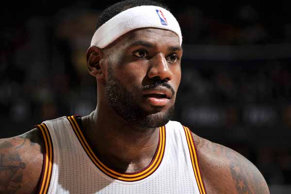 这谁顶得住啊？雷霆首节狂轰45分！9人登场均有得分入账（雷霆首节飙下45分，9人出场全员开胡，谁能招架？）