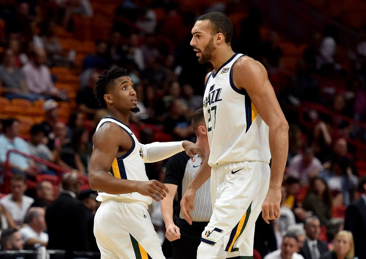 西海岸代理主帅：非常完美的收官，感谢队员和球迷（西海岸代理教练：圆满收官，感谢全队与球迷）